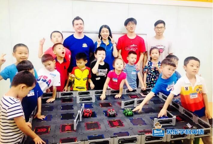 贝乐英语,贝乐足球活动,上海徐家汇培训中心